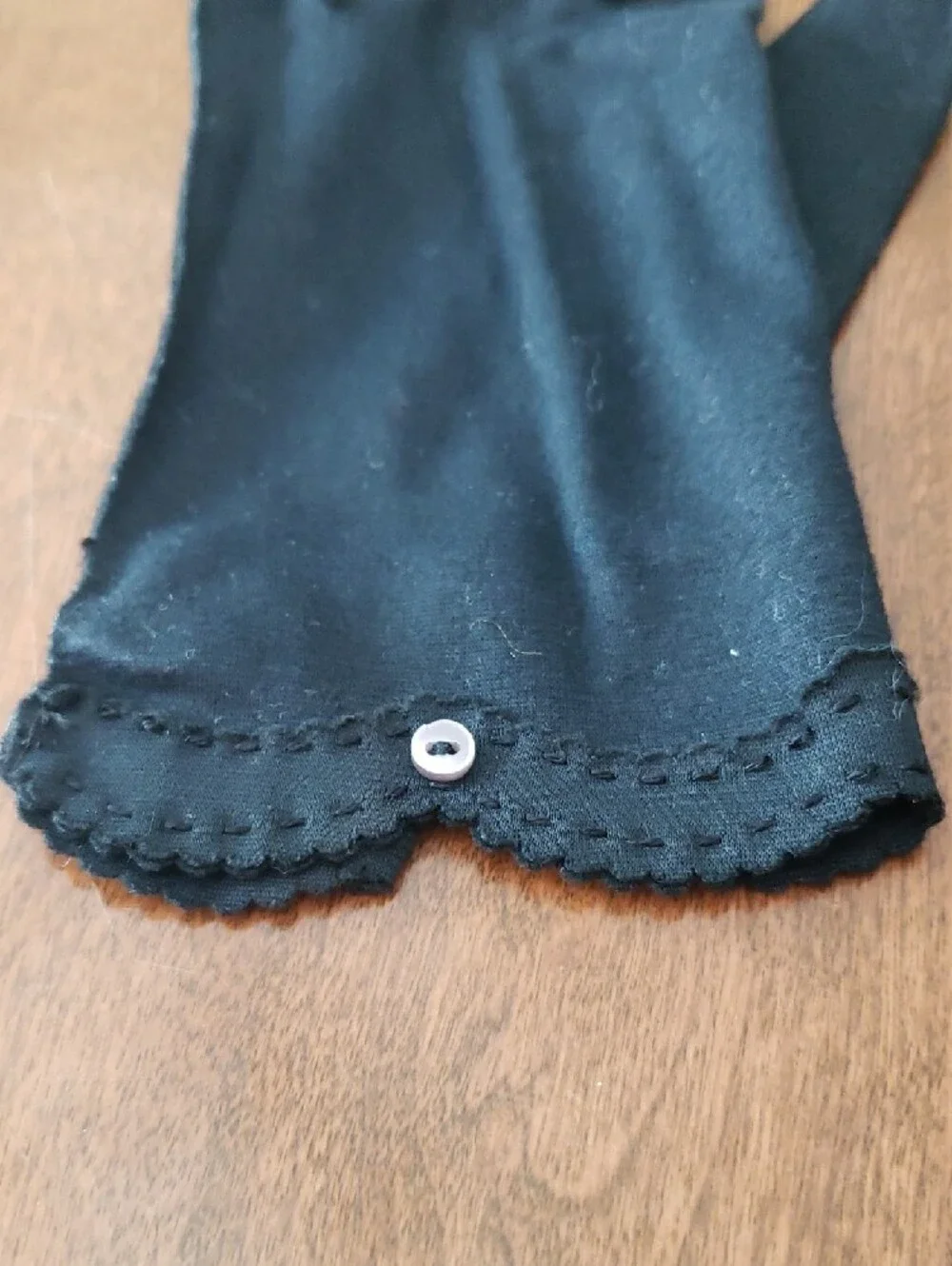 Vtg Classic Black Ladies Gloves with Decorative Button - Size 7